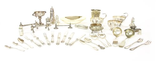 Lot 159 - A mixed lot of silver items