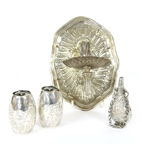 Lot 175 - A mixed lot of white metal items