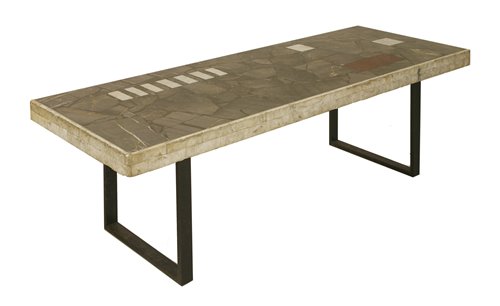 Lot 332 - A coffee table