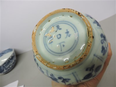 Lot 34 - A Chinese blue and white vase