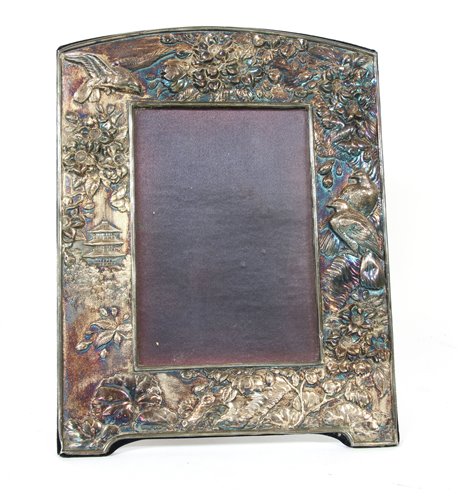 Lot 200 - A later 20th Century Aesthetic style silver photo frame