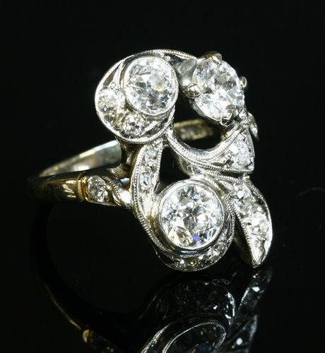 Lot 185 - An American white gold diamond set spray ring