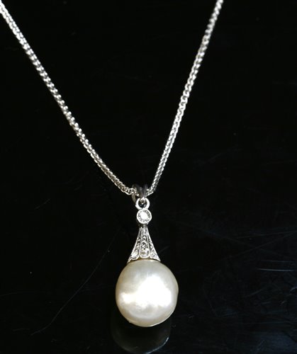 Lot 147 - A natural saltwater pearl and diamond pendant