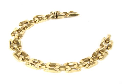 Lot 60 - An Italian 9ct gold hollow three row gate link bracelet