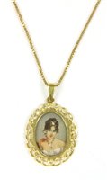 Lot 35 - An 18ct gold picture locket