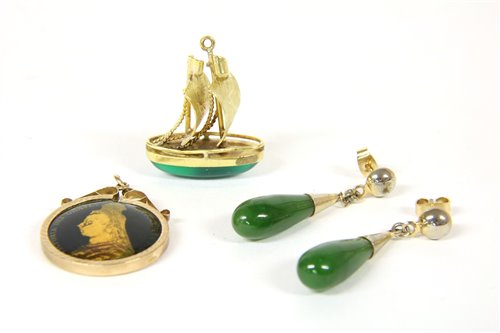 Lot 236 - A gold charm in the form of a galleon