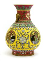 Lot 136 - A Chinese famille rose vase