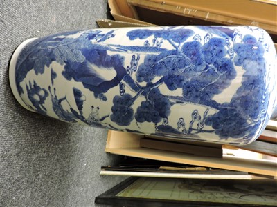 Lot 47 - A Chinese blue and white rouleau vase