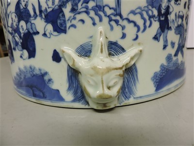 Lot 131 - A Chinese blue and white brush pot