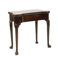 Lot 531 - An early 19th century mahogany foldover card table