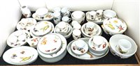 Lot 304 - A quantity of Royal Worcester Evesham pottery