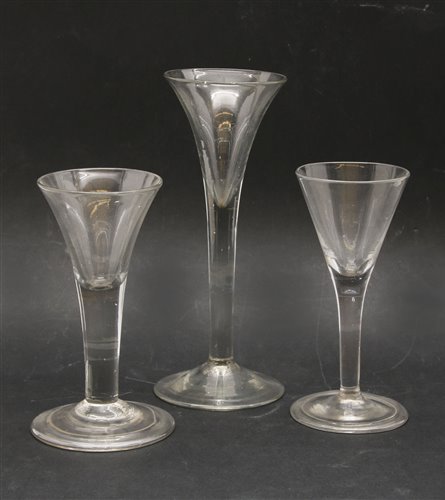 Lot 253 - An 18th Century drinking glass