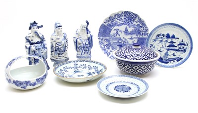 Lot 186 - A Chinese blue and white plate