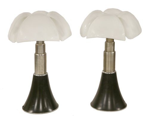 Lot 442 - A pair of 'Pipistrello' table lamps