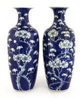 Lot 465 - A pair of Chinese blue and white vases