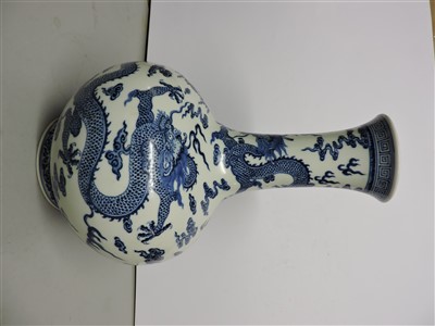 Lot 499 - A Chinese blue and white vase