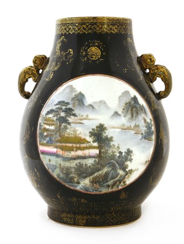 Lot 469 - A Chinese porcelain vase