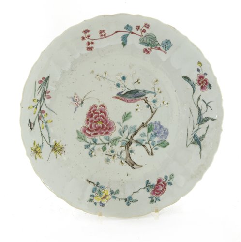 Lot 141 - A Chinese famille rose plate