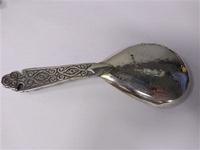 Lot 138 - A collection of small silver items