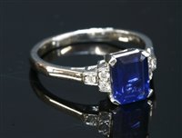 Lot 323 - An 18ct white gold single stone sapphire ring
