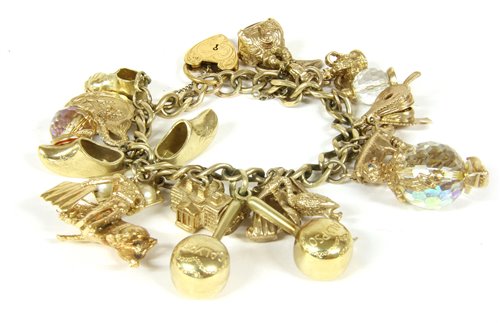 Lot 263 - A 9ct gold curb link chain with padlock