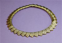 Lot 406 - An 18ct gold diamond set collar