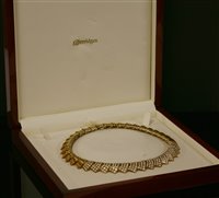 Lot 406 - An 18ct gold diamond set collar