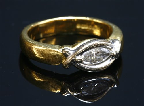 Lot 272 - An 18ct gold single stone diamond ring