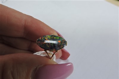 Lot 115 - A 15ct gold Edwardian single stone black opal ring