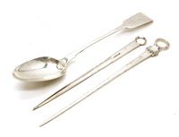 Lot 366 - A Georgian silver basting spoon