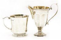 Lot 360 - An Edwardian silver cream jug