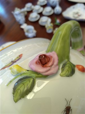 Lot 256 - An Herend porcelain 'Rothschild Bird' pattern part tea, coffee and dinner service