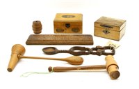 Lot 516 - Treen items