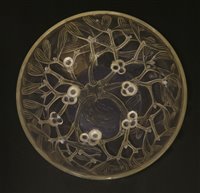 Lot 159 - A Rene Lalique Gui pattern glass bowl