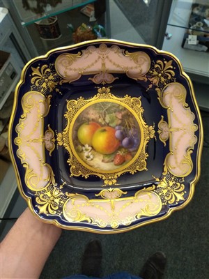 Lot 351 - A pair of Royal Worcester cabinet dishes