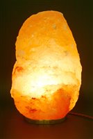 Lot 541 - A quartz boulder table lamp