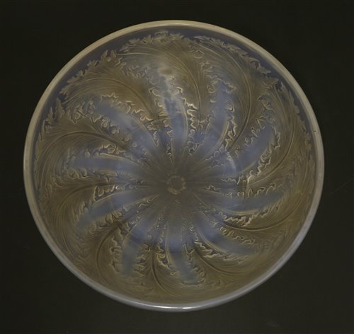 Lot 160 - A Lalique 'Chicoree' opalescent glass bowl