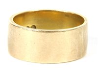 Lot 167 - A 9ct gold flat section wedding ring