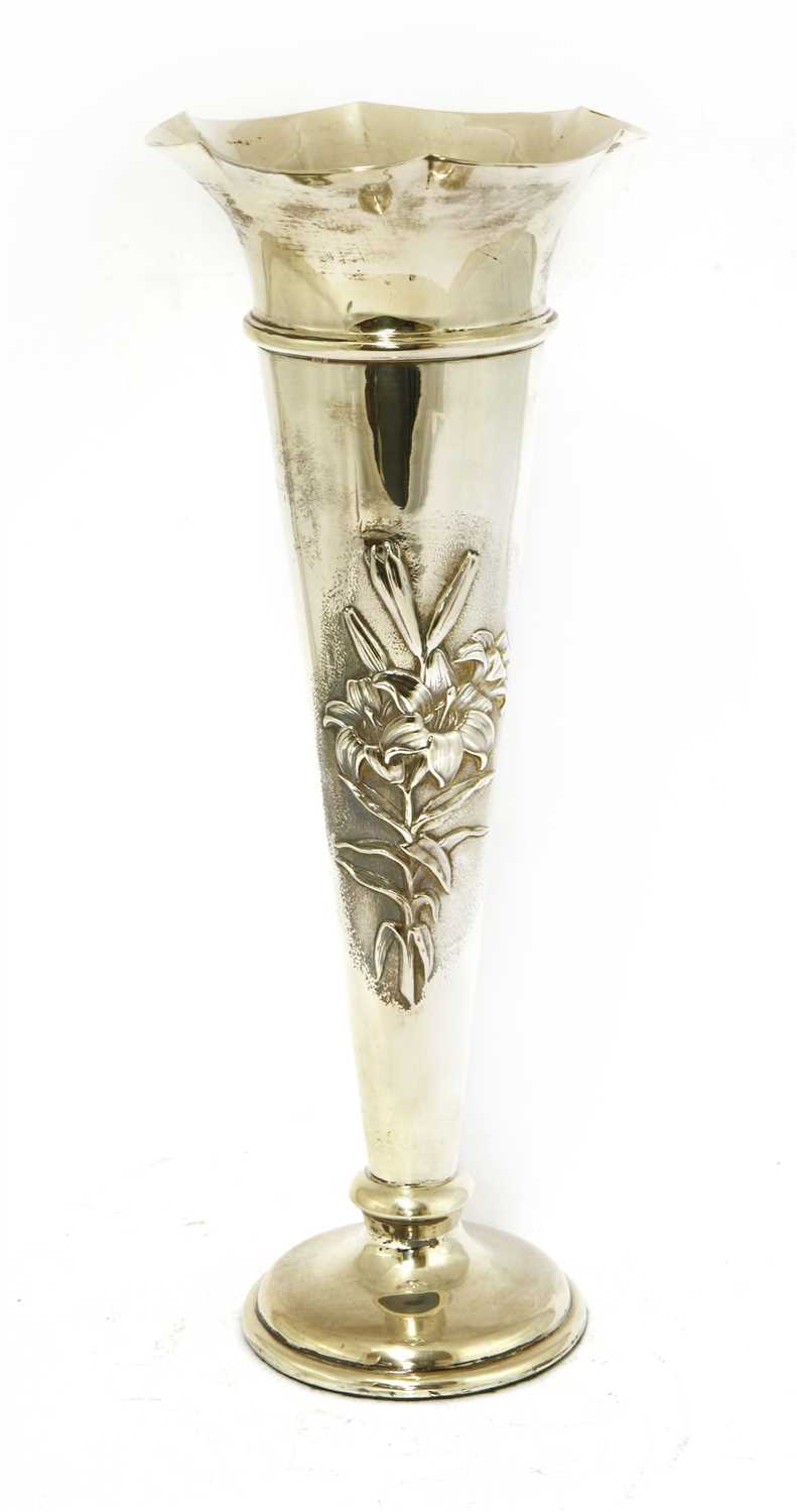 Lot 52 A silver flower vase lot= &so=0&st=&sto=0&au=833&ef=&et=&ic=False&sd=0&pp=25&pn=3&g= 1