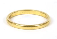 Lot 249 - A 22ct gold D-shaped wedding ring