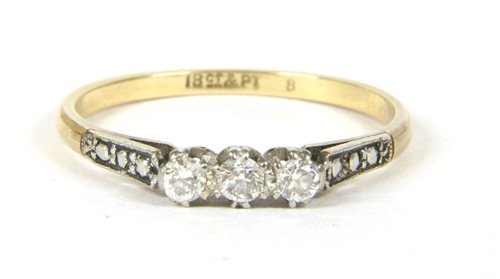 Lot 187 - A gold three stone diamond ring