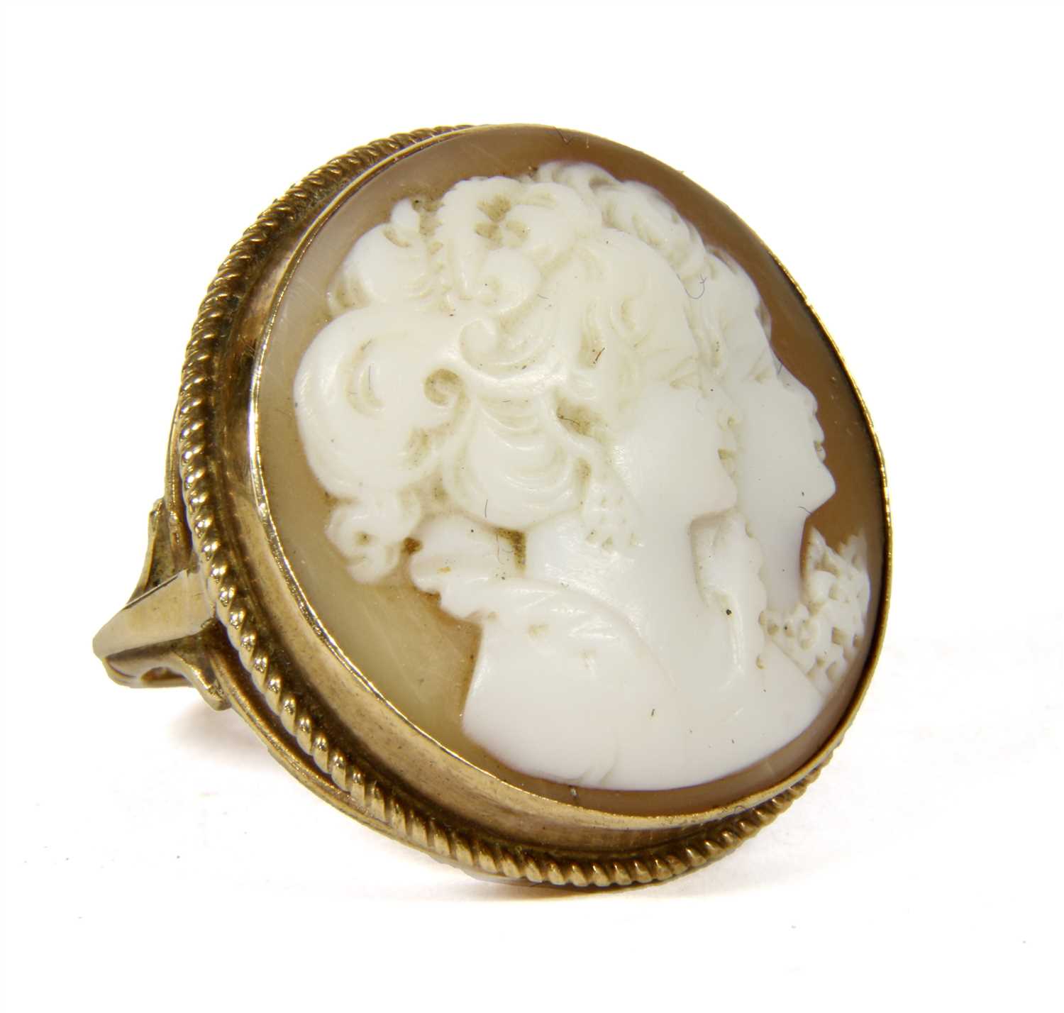 Lot 12 - A 9ct gold shell cameo ring