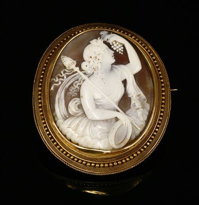 Lot 30 - A Victorian gold shell cameo brooch