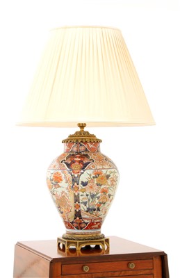 Lot 212 - An Imari vase table lamp