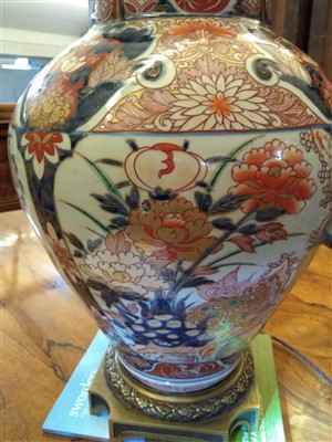 Lot 212 - An Imari vase table lamp