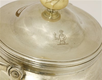 Lot 2 - A George III silver kettle
