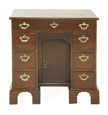 Lot 626 - A George III mahogany kneehole desk