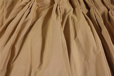 Lot 811 - A pair of lined and interlined gold silk curtains