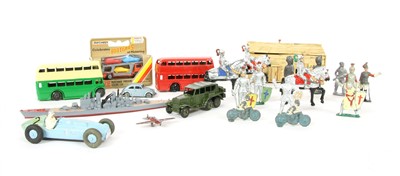 Lot 100 - A collection of lead figures