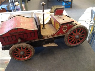 Lot 83 - A German Hessmobil lithographed tin plate car